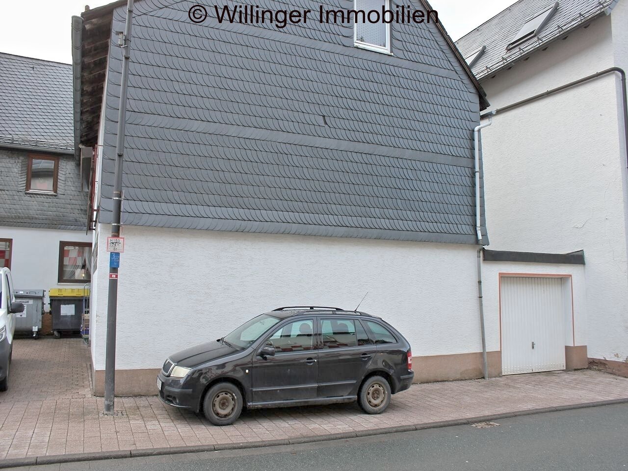 . Ansicht von hinten mit Garage
