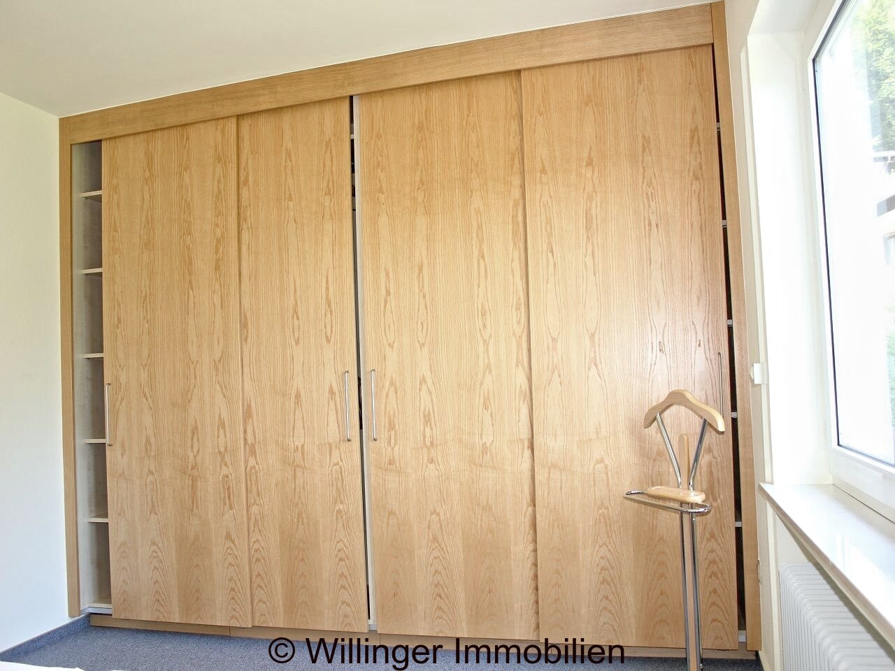 . großer Kleiderschrank Schlafzimmer