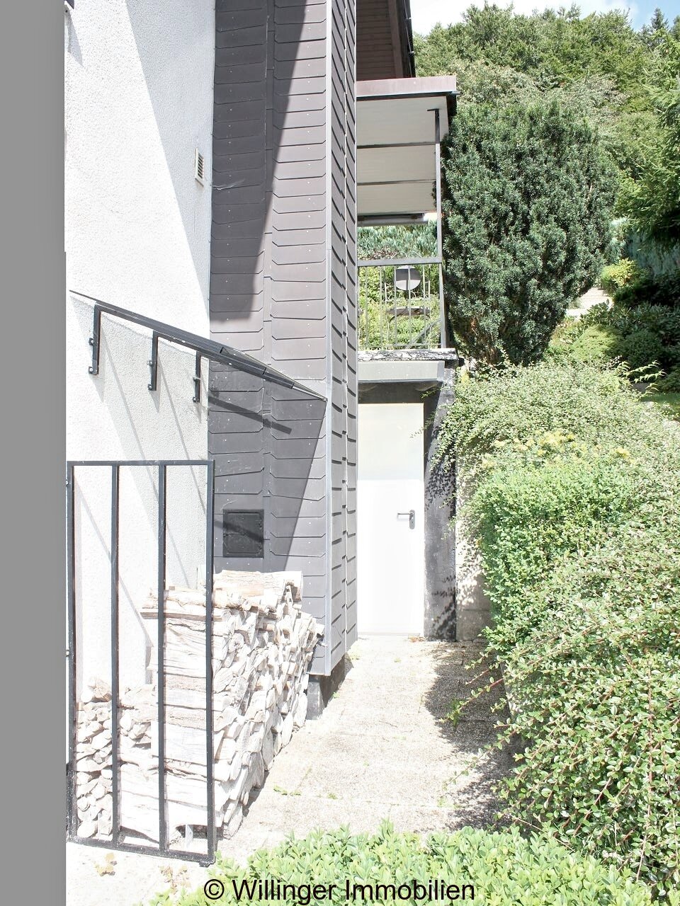 . Lager für Holz und Abstellraum