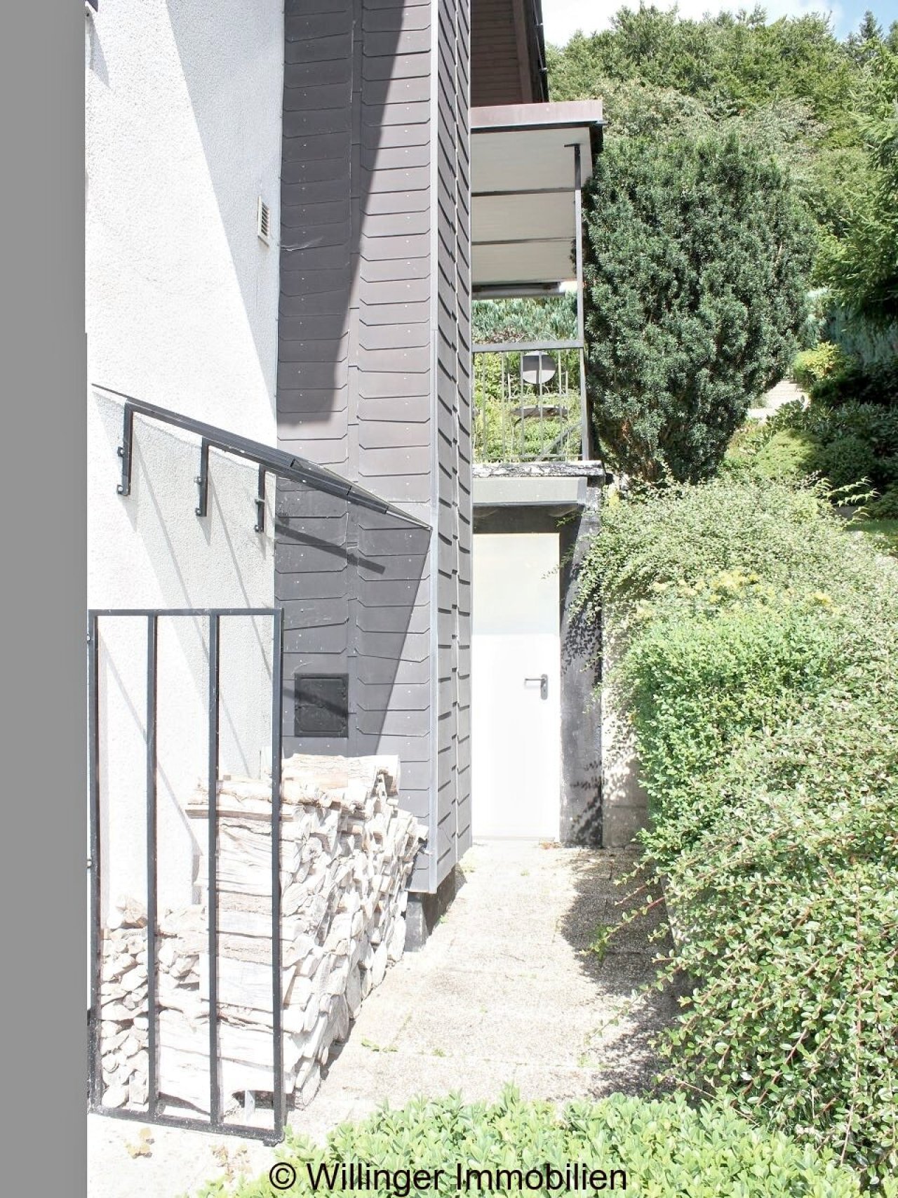 . Lager für Holz und Abstellraum