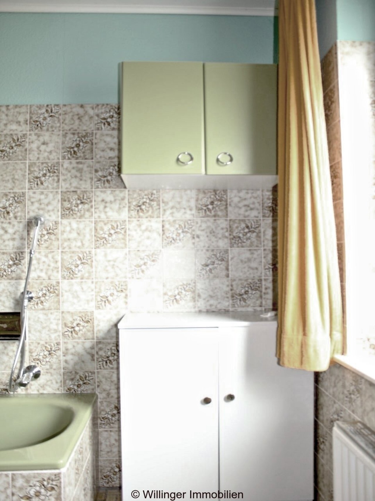 .  erstes Badezimmer