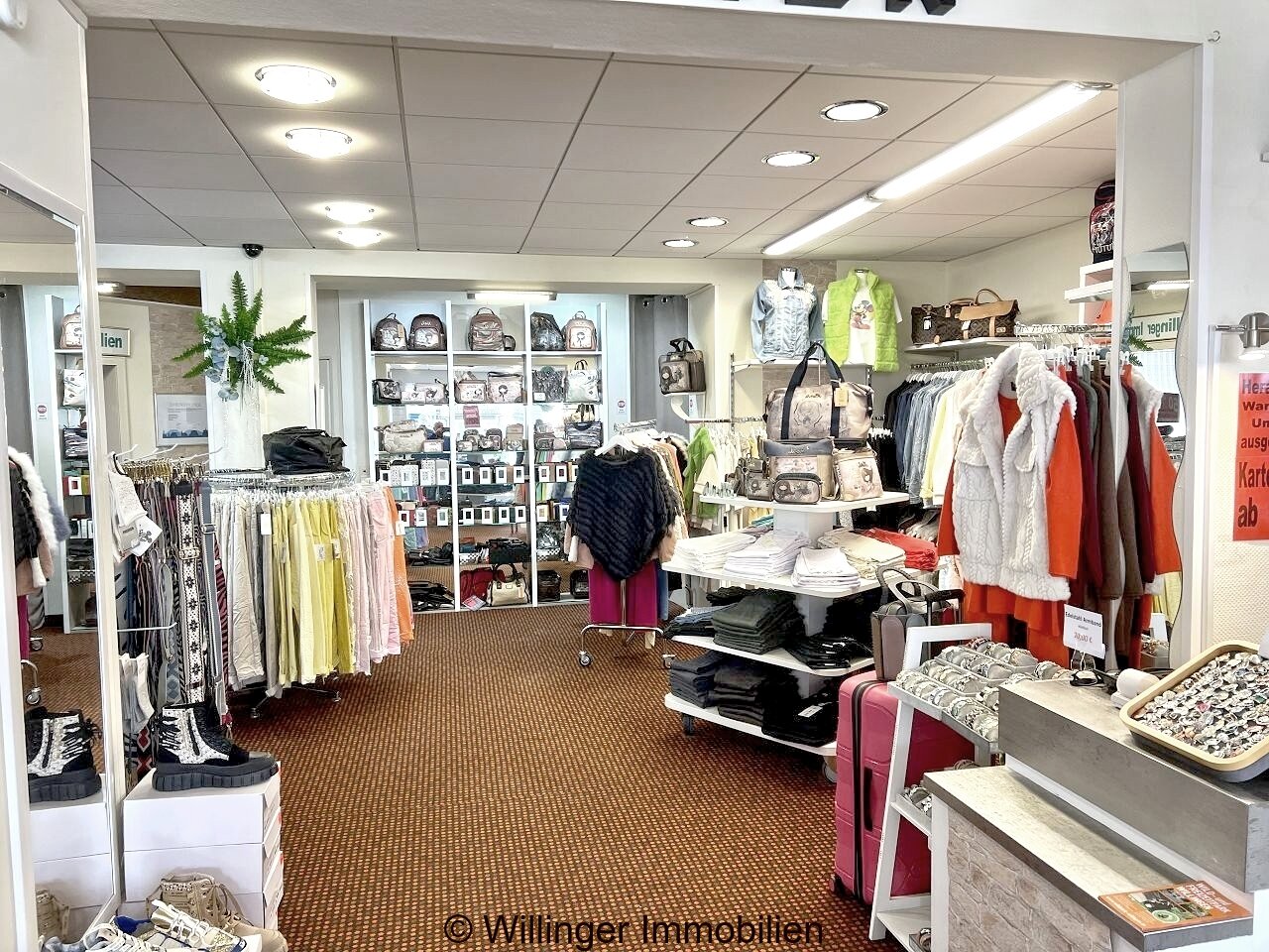 Helle Verkaufsfläche mit professioneller LED-Beleuchtung und flexibler Raumnutzung