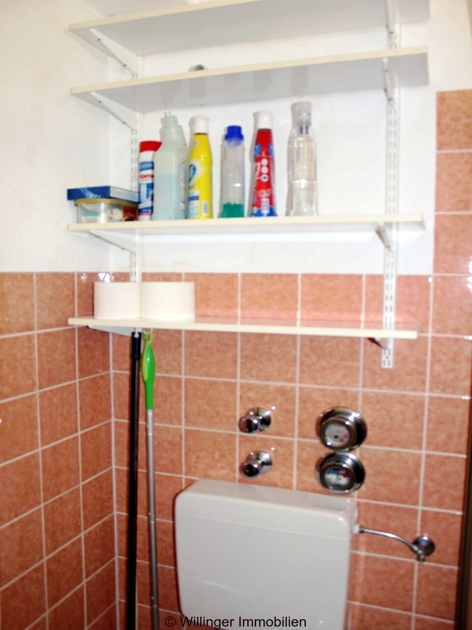 . Badezimmer . Badezimmer
