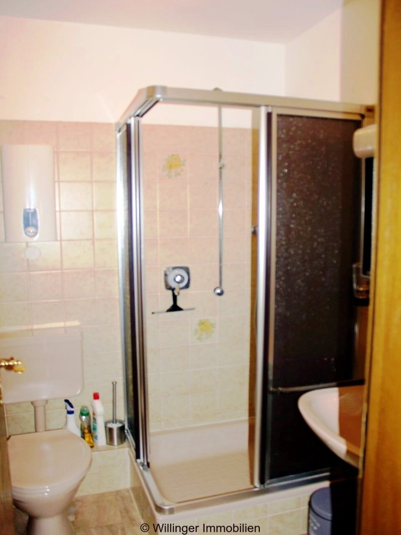 . Badezimmer . Badezimmer
